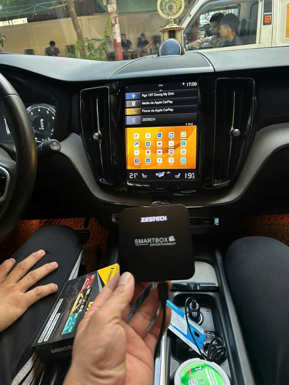 Sử dụng Android box xe hơi bên trên xe cộ Ford
