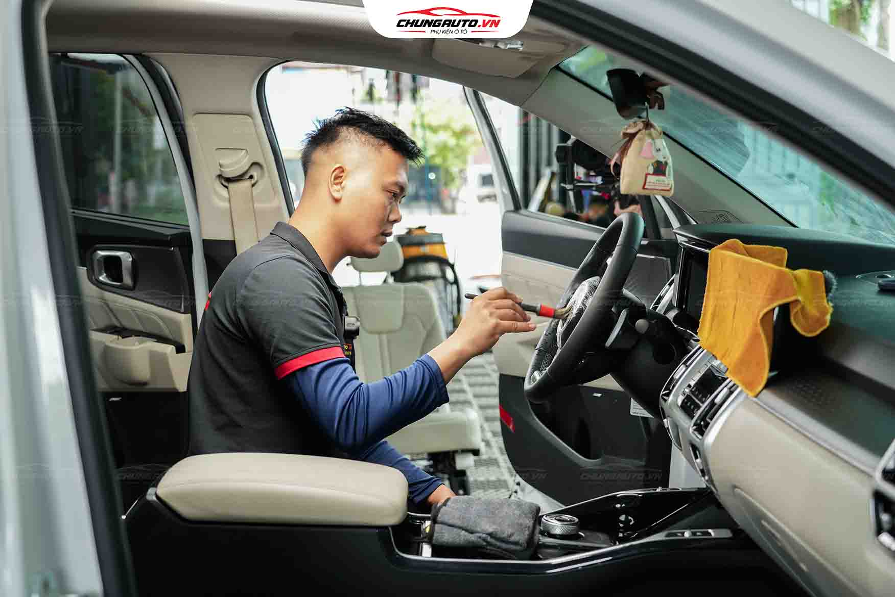 Vệ sinh nội thất Volang tại ChungAuto