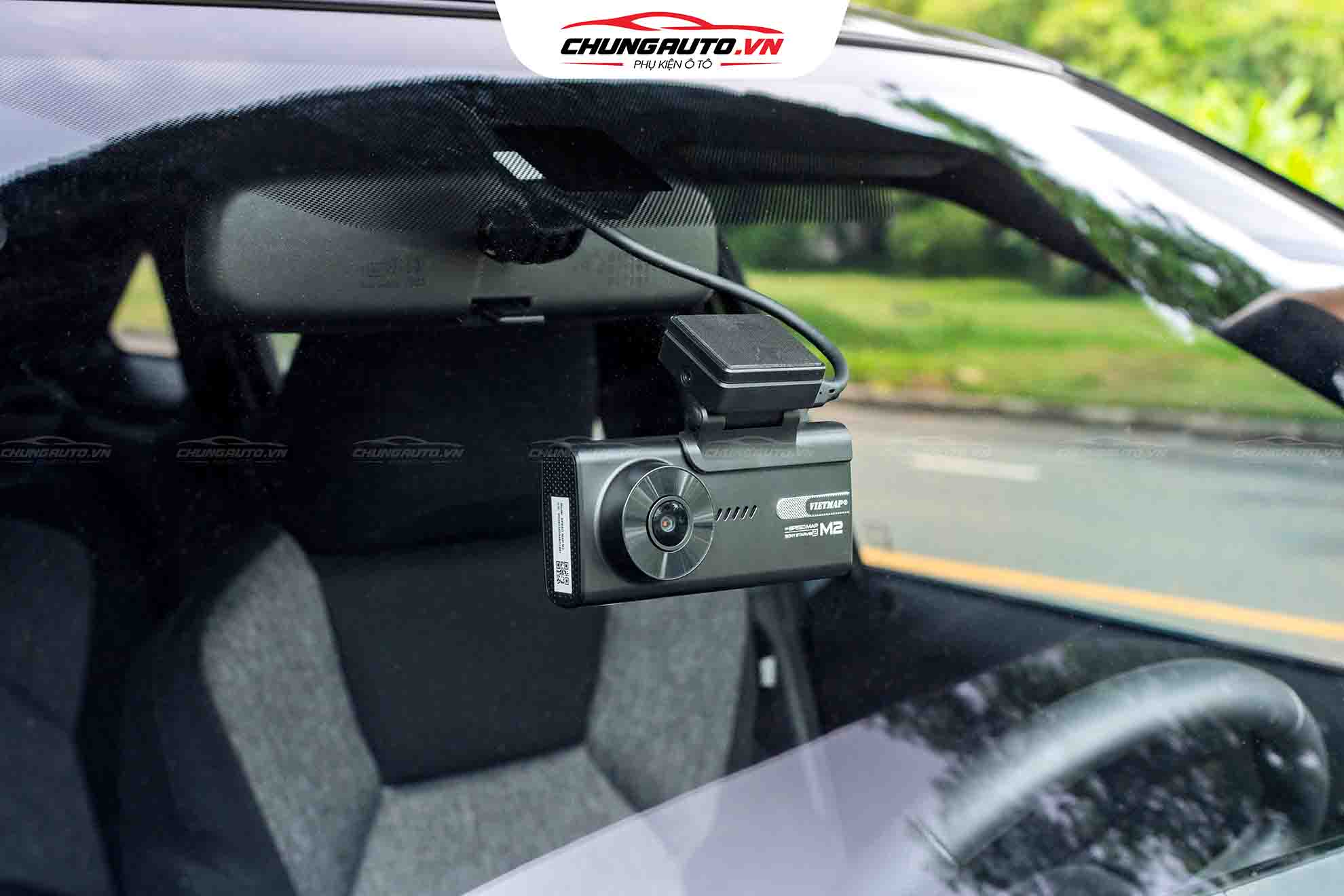 Camera hành trình Vietmap M2 lắp trên Ford Everest