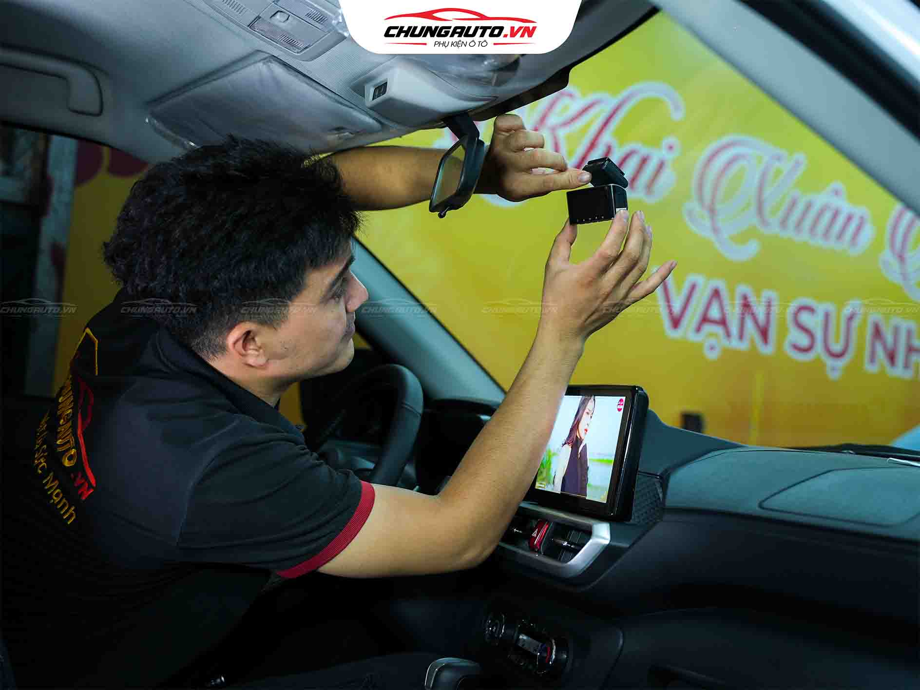 Lắp camera hành trình cho Ford Everest