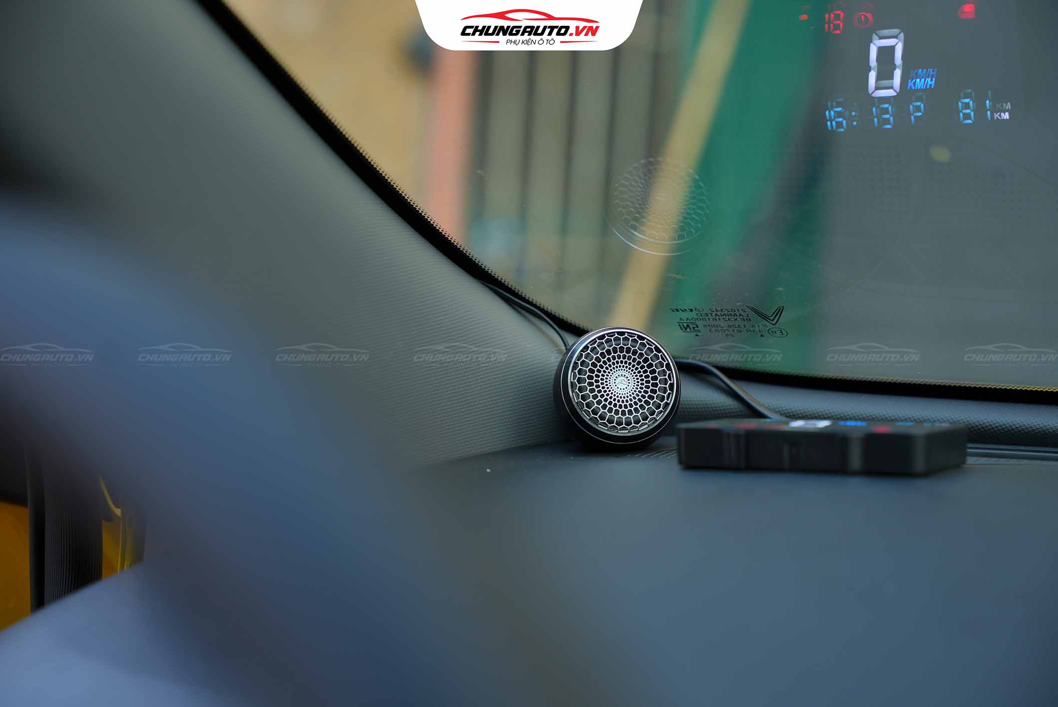 Độ loa mid cho Vinfast Limo Gren