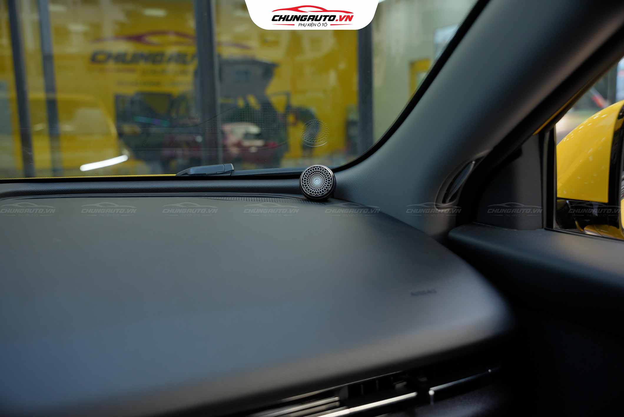 Độ loa mid cho Vinfast Limo Green