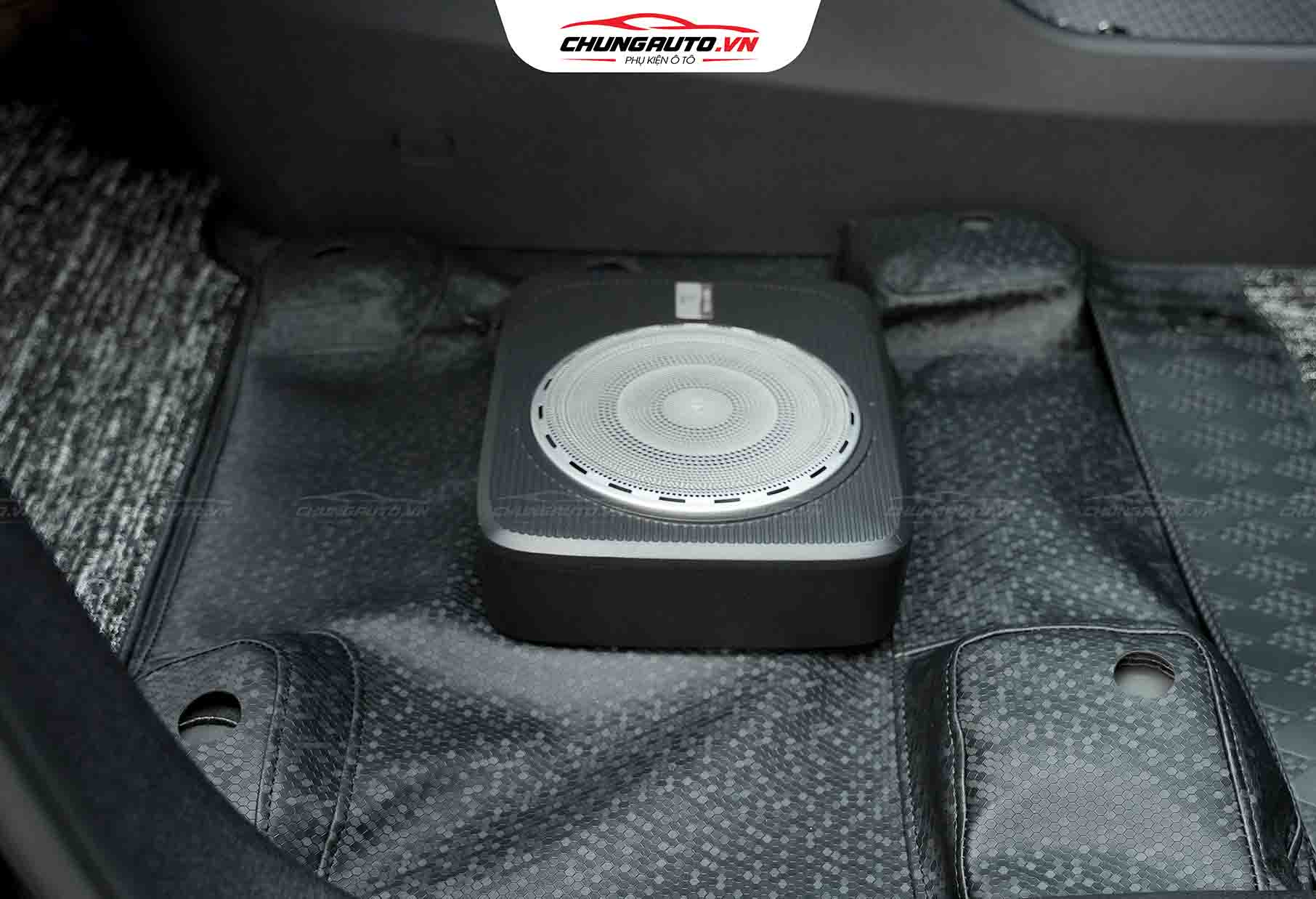 Độ loa sub cho xe Vinfast Limo Green